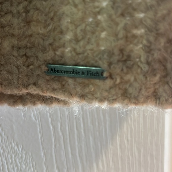 Abercrombie and Fitch sweater - Picture 2 of 8